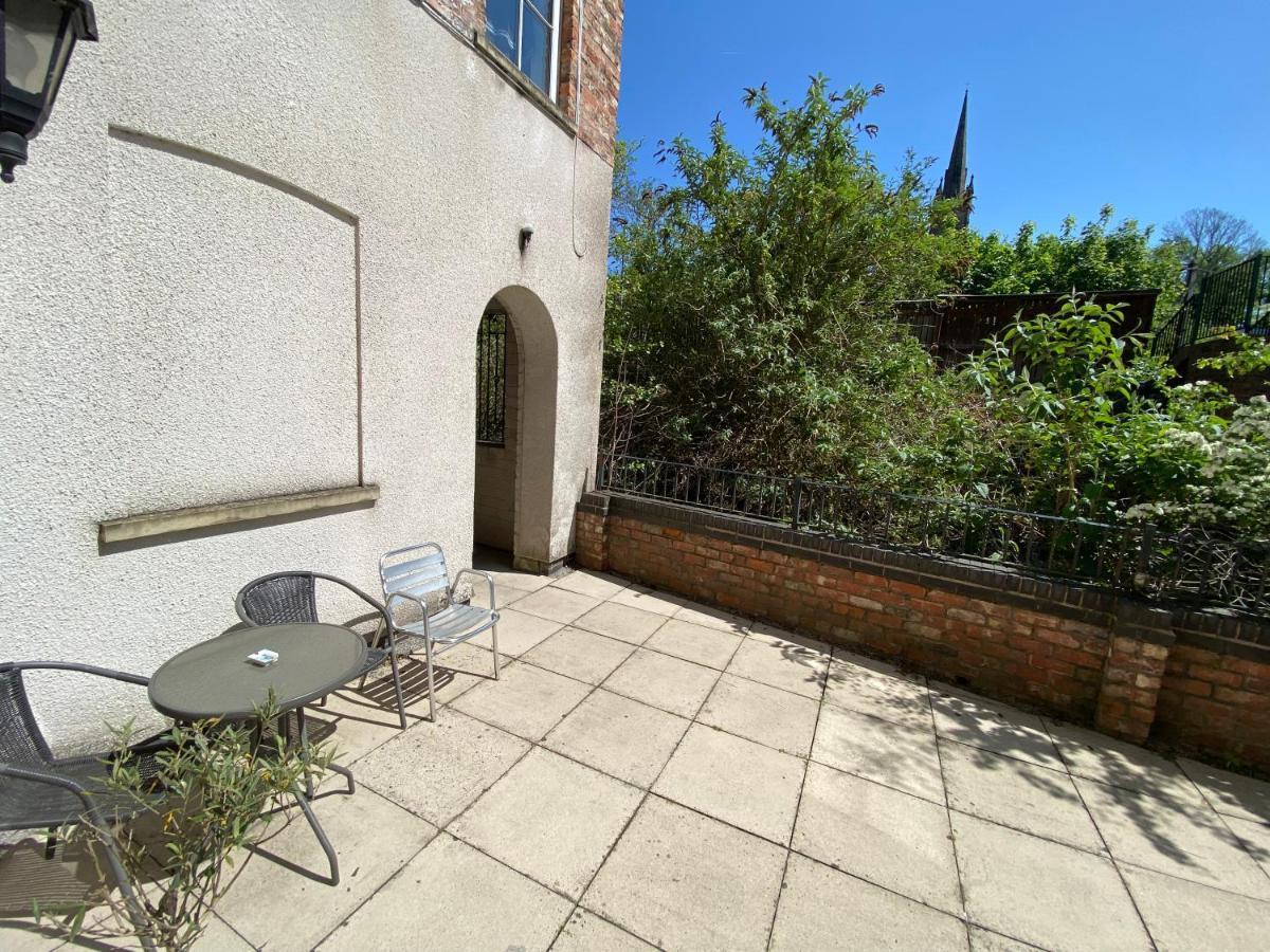 Quirky Town Centre Apartment With River Terrace Macclesfield Exterior photo